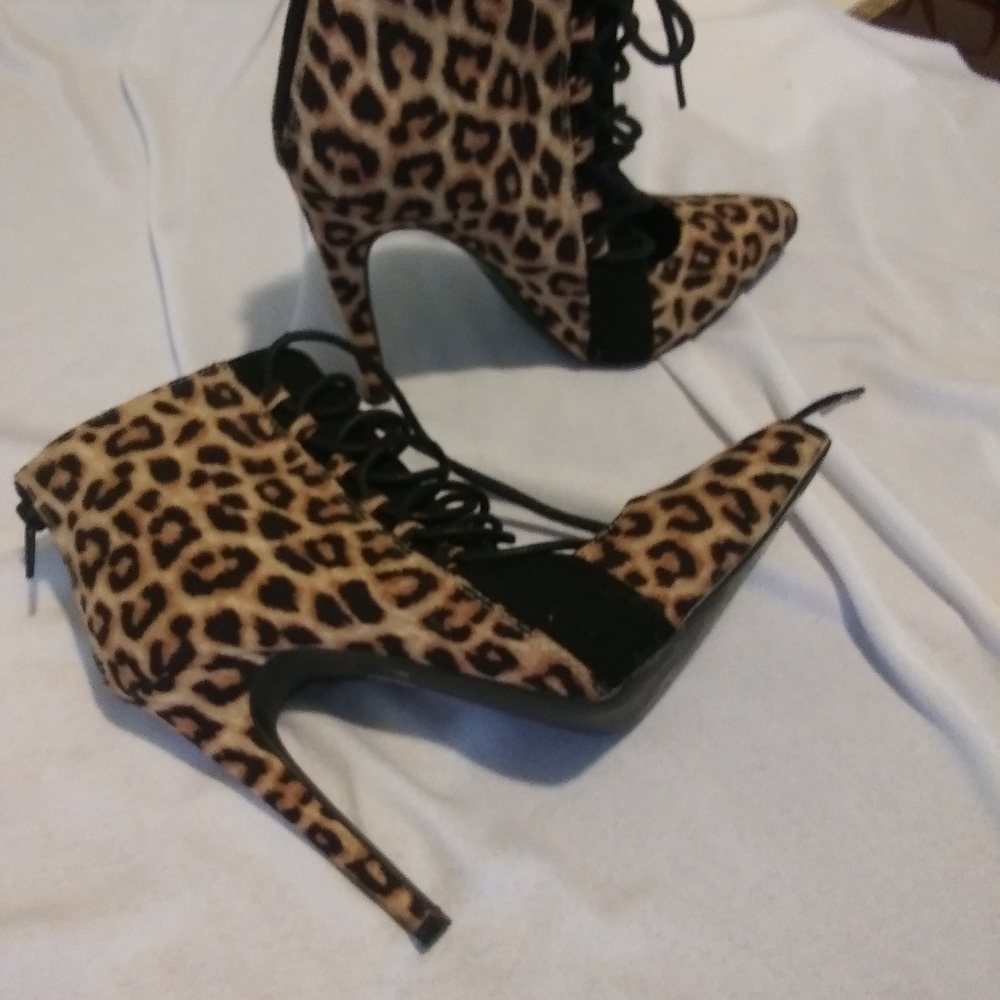 Shoe boots
